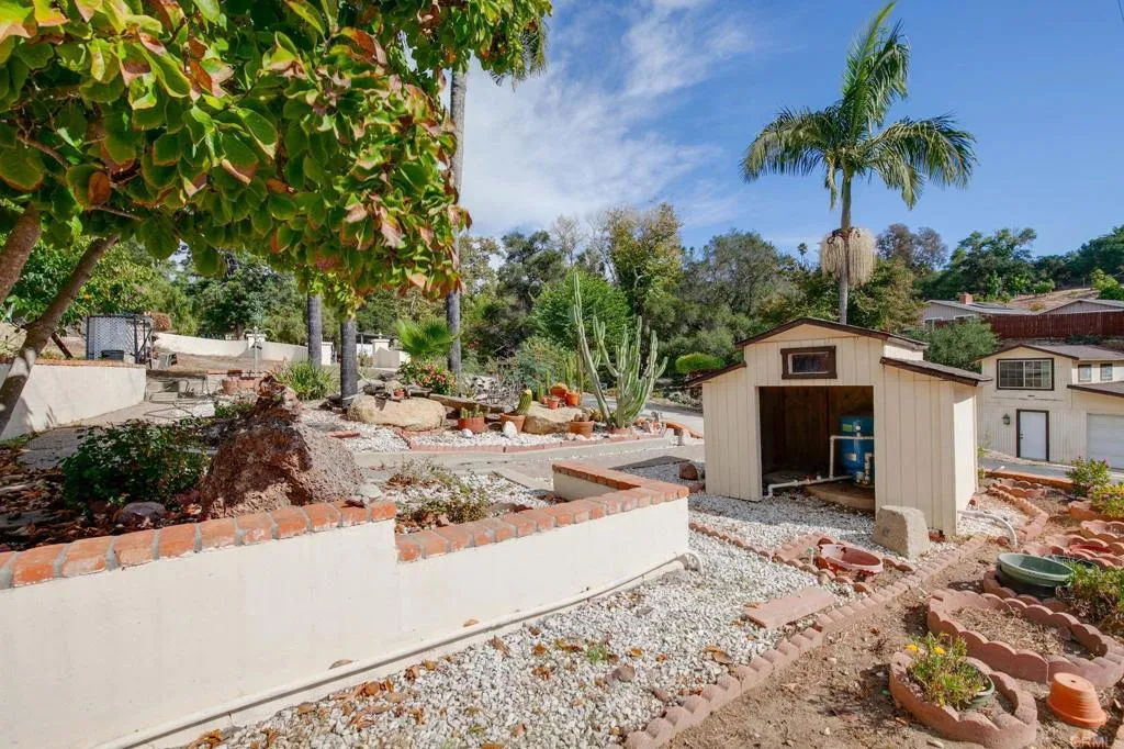 2573 Los Alisos S, Fallbrook, California 92028 home-pic-49