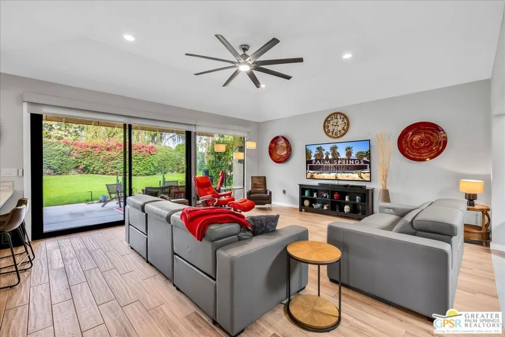 1029 W Oakcrest Drive, Palm Springs, California 92264 home-pic-1