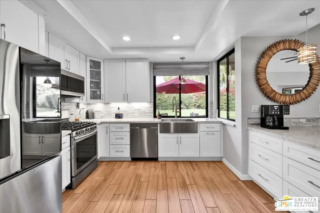 1029 W Oakcrest Drive, Palm Springs, California 92264 home-pic-2