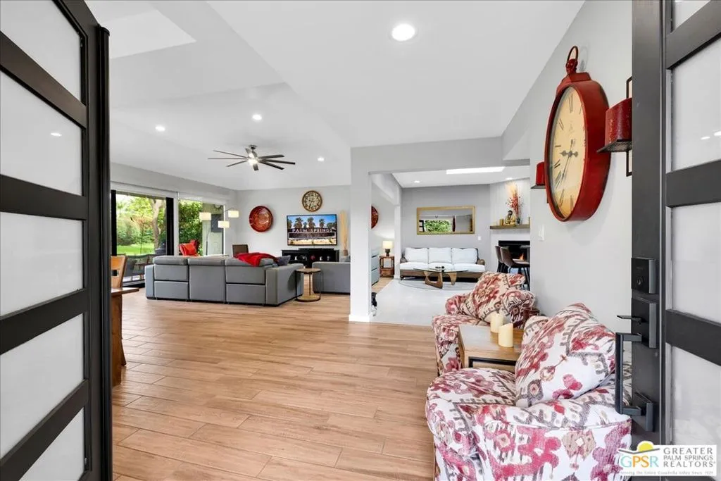 1029 W Oakcrest Drive, Palm Springs, California 92264 home-pic-9