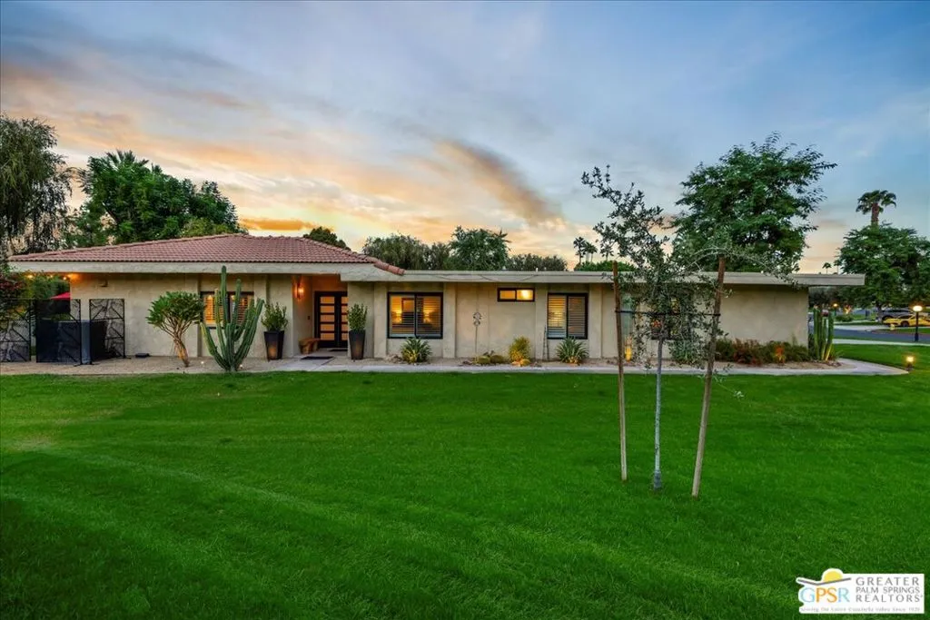1029 W Oakcrest Drive, Palm Springs, California 92264 home-pic-8