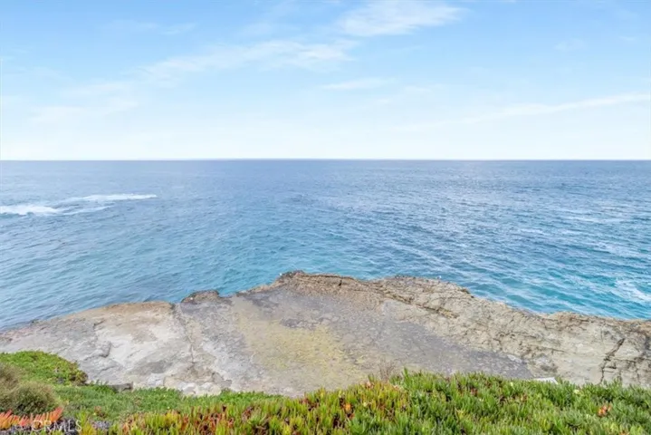 THE FAMOUS ROCK SHAPED LIKE A TABLE!