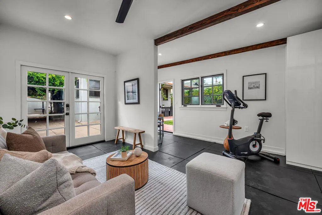 564 N Irving Boulevard, Los Angeles, California 90004 home-pic-26