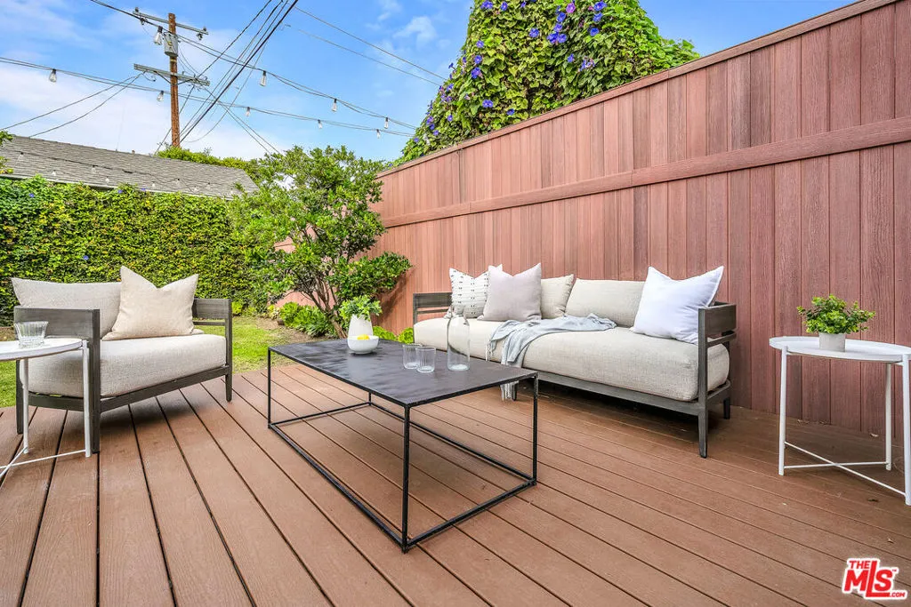 564 N Irving Boulevard, Los Angeles, California 90004 home-pic-29