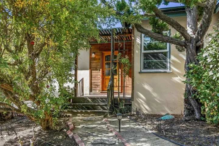 8475 Golden Ridge Road, Lakeside, California 92040