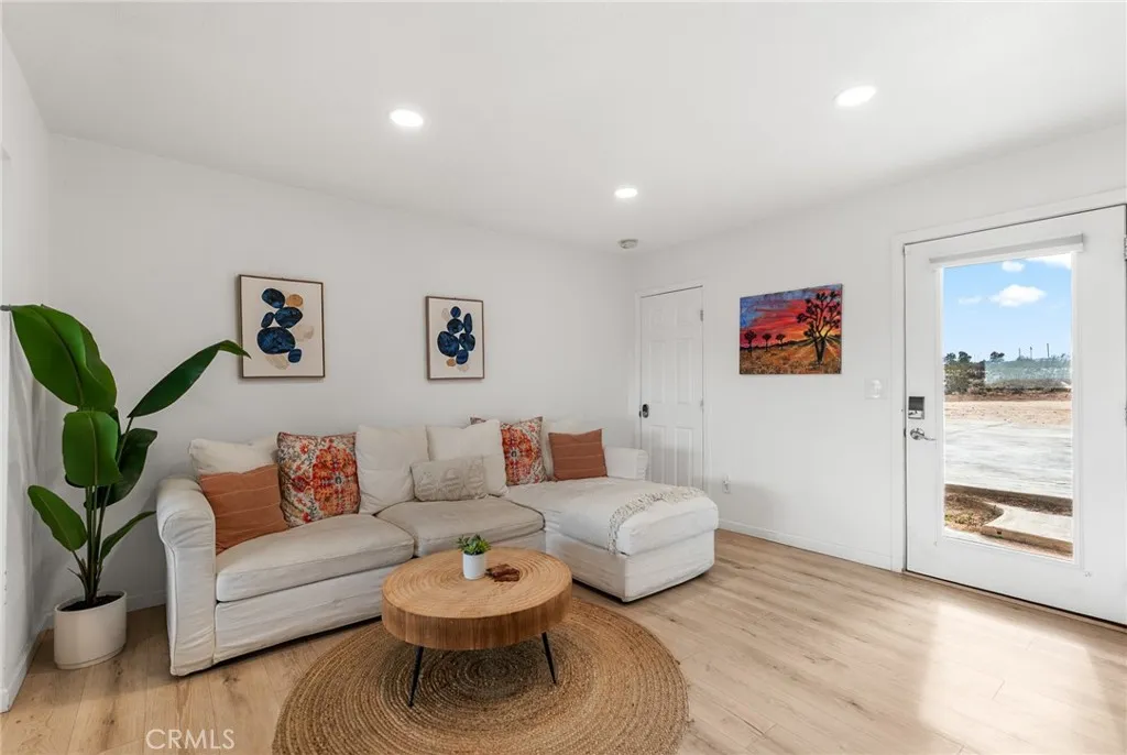 55500 Massachusets, Landers, California 92285 home-pic-5