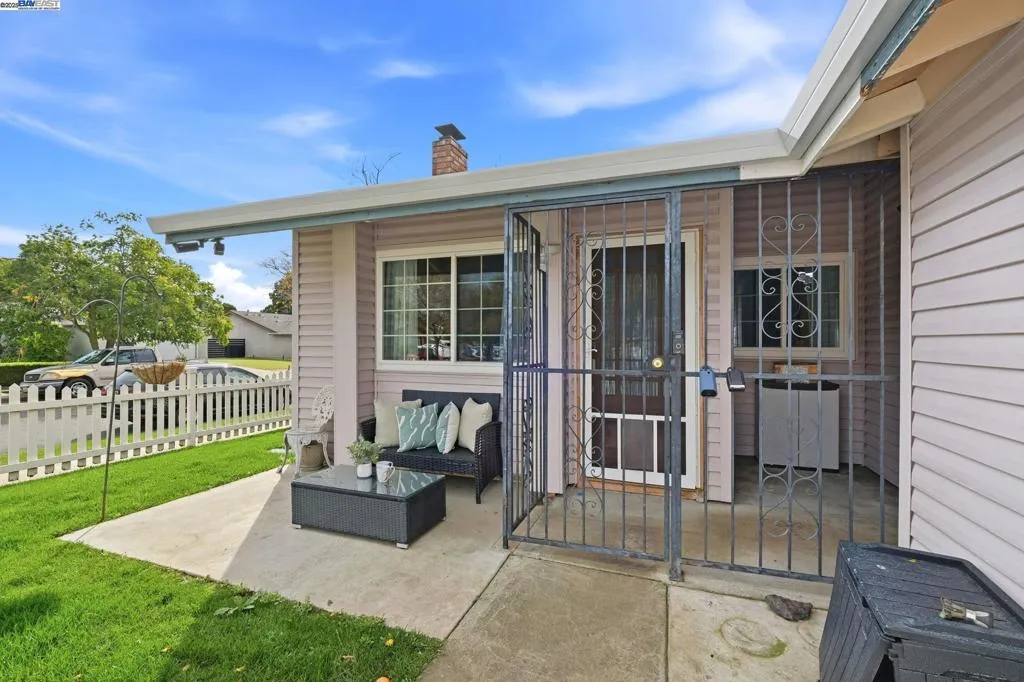 34319 Chester Ct, Fremont, California 94555 home-pic-5