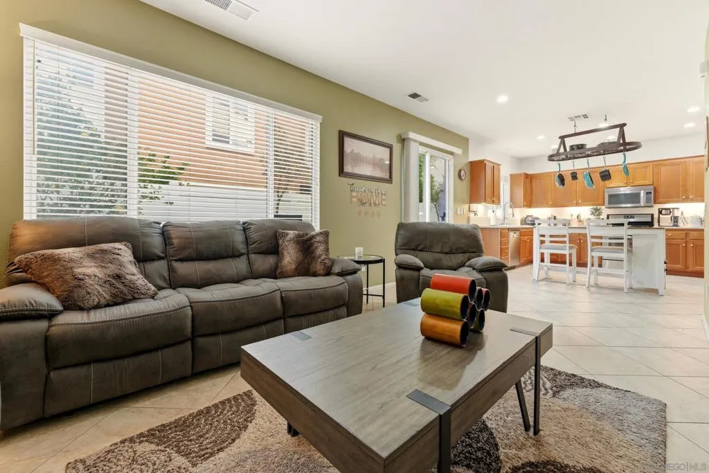 465 Ashbourne Gln, Escondido, California 92027 home-pic-11