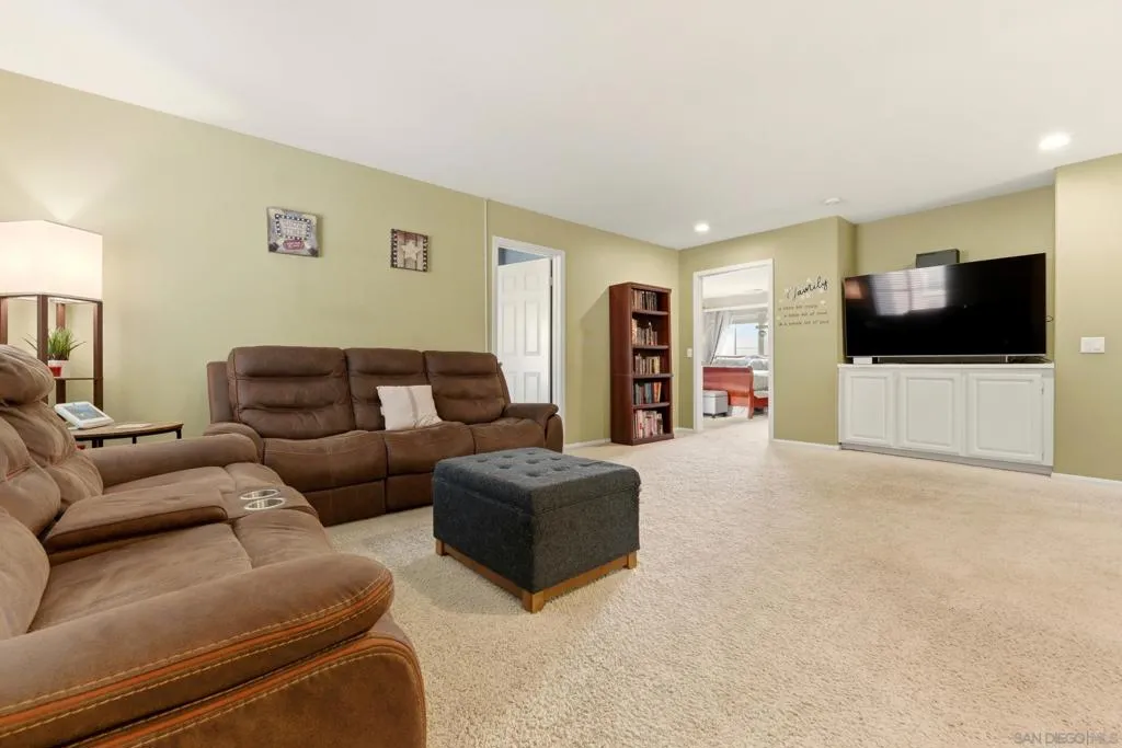 465 Ashbourne Gln, Escondido, California 92027 home-pic-30