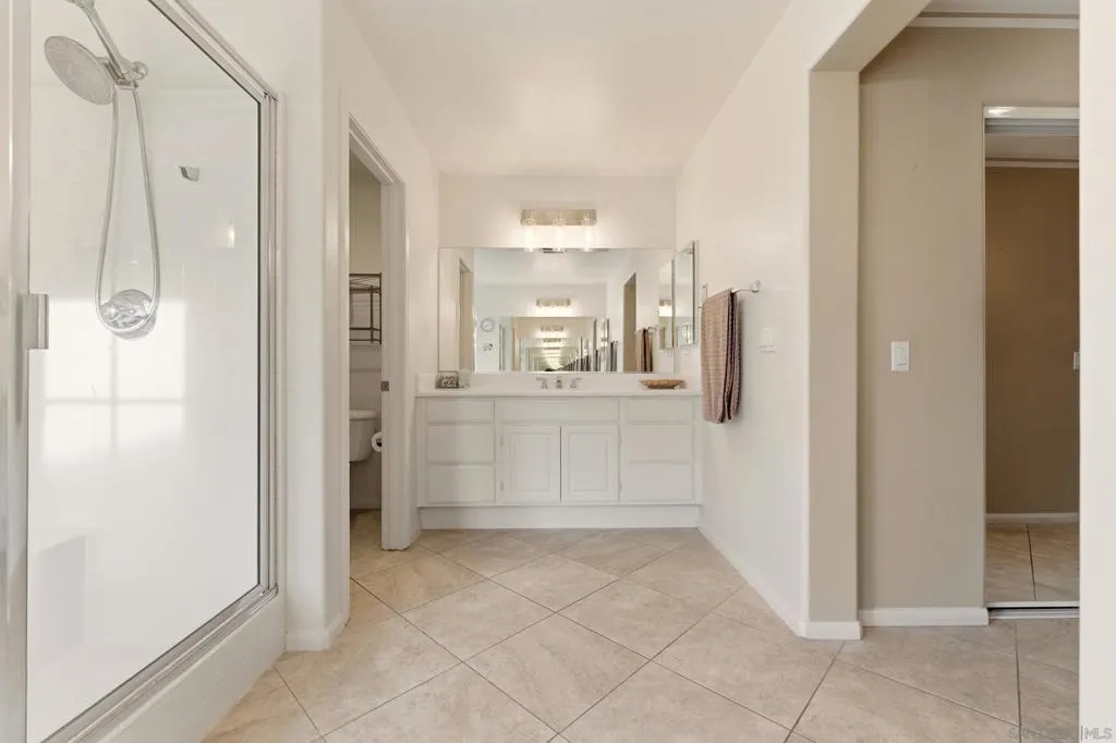 465 Ashbourne Gln, Escondido, California 92027 home-pic-25