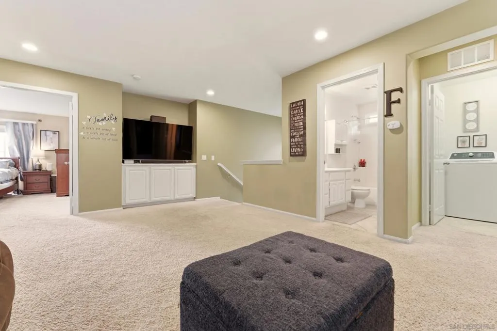 465 Ashbourne Gln, Escondido, California 92027 home-pic-32