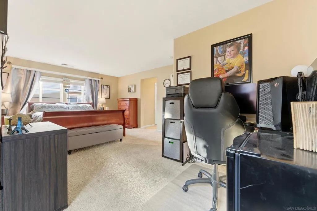 465 Ashbourne Gln, Escondido, California 92027 home-pic-17