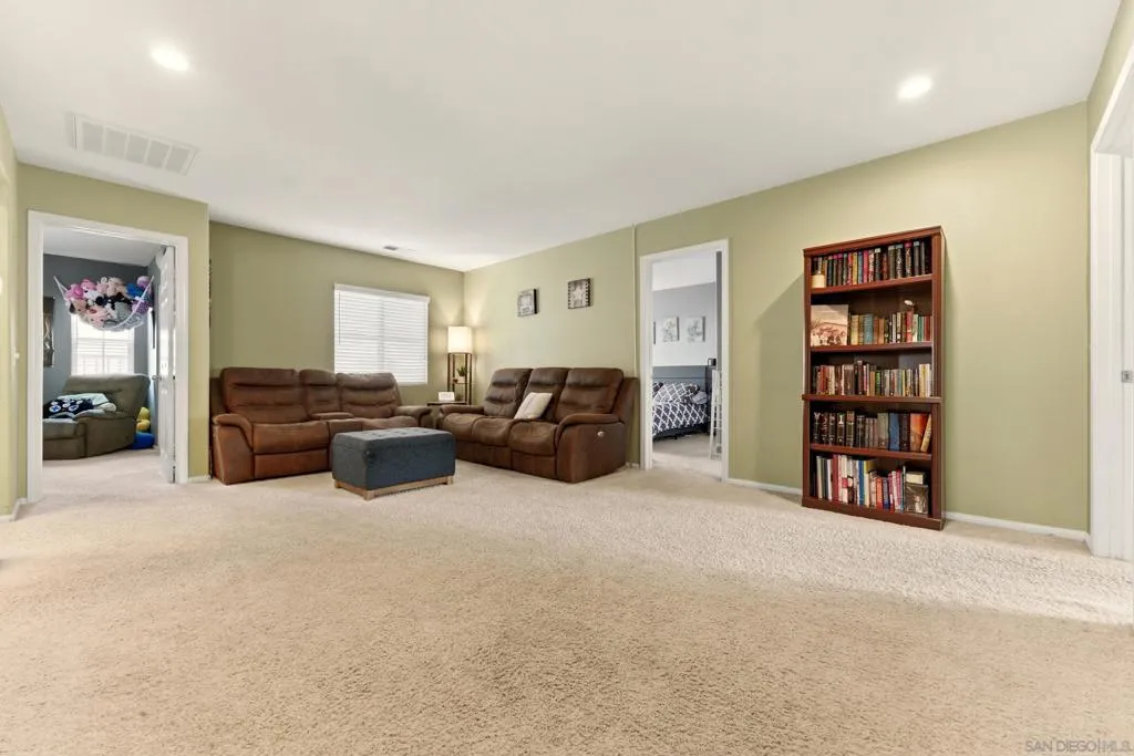 465 Ashbourne Gln, Escondido, California 92027 home-pic-28