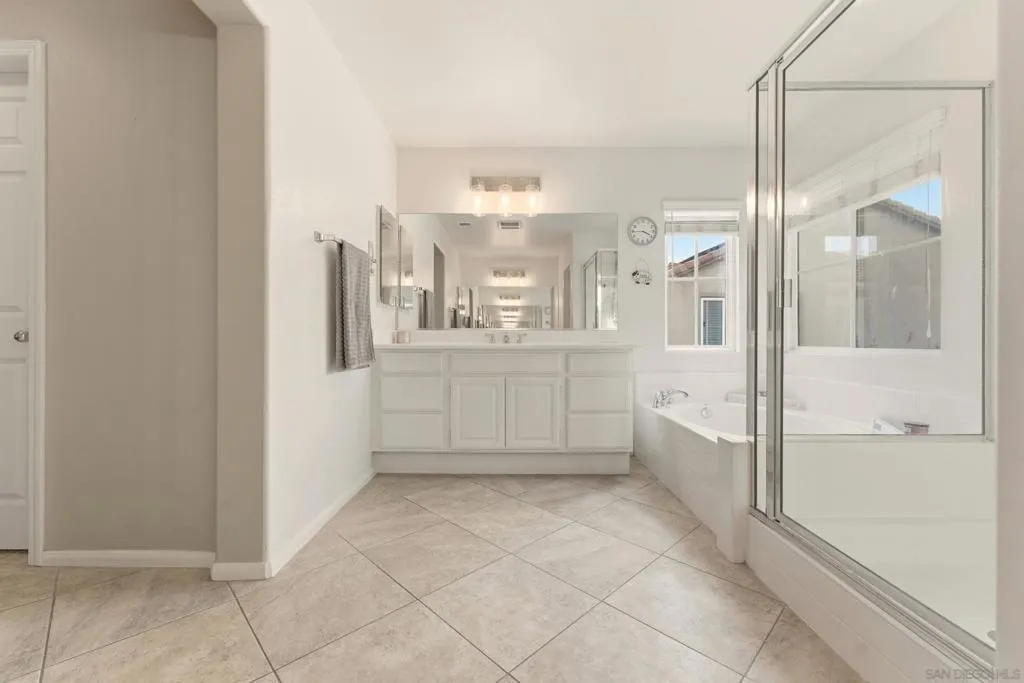 465 Ashbourne Gln, Escondido, California 92027 home-pic-22