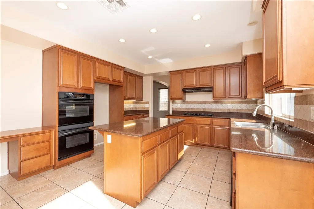 26869 Claystone, Moreno Valley, California 92555 home-pic-12