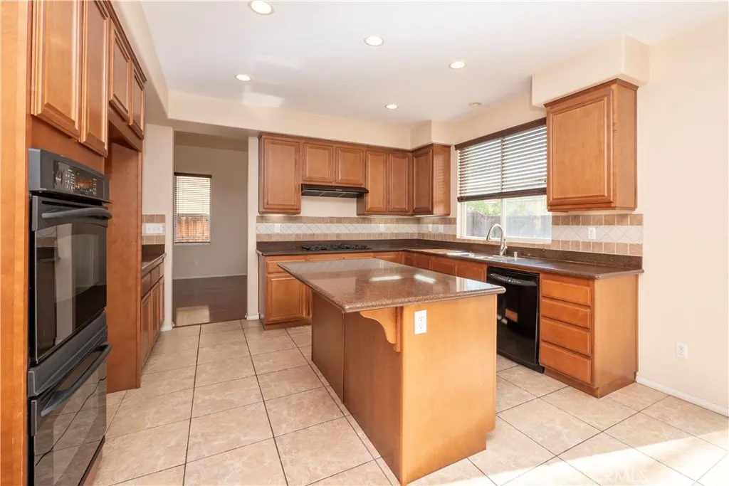 26869 Claystone, Moreno Valley, California 92555 home-pic-10