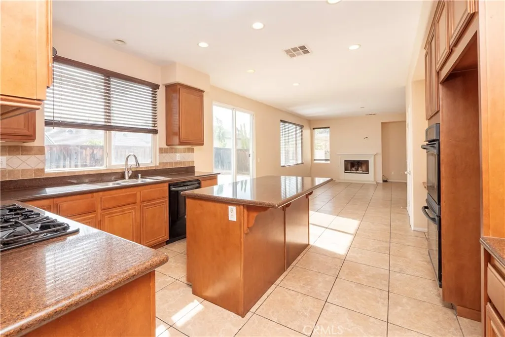 26869 Claystone, Moreno Valley, California 92555 home-pic-11