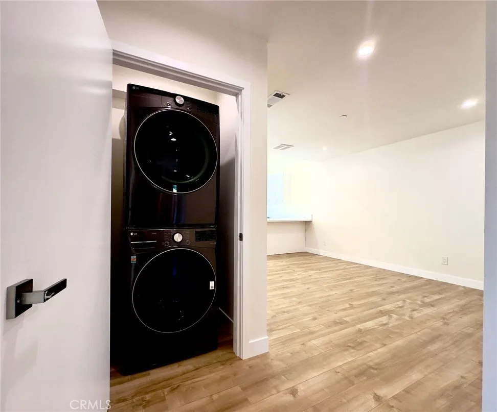 7454 Gaviota, Van Nuys, California 91406 home-pic-31