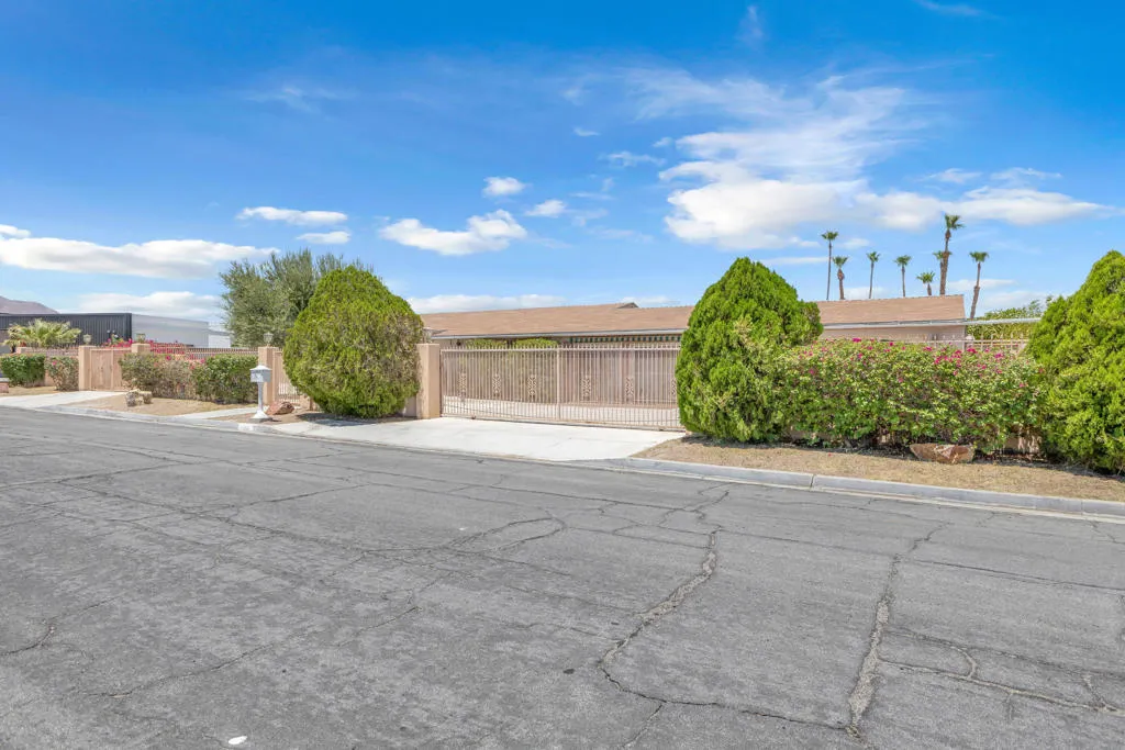 1880 Sharon Road, Palm Springs, California 92262 home-pic-5