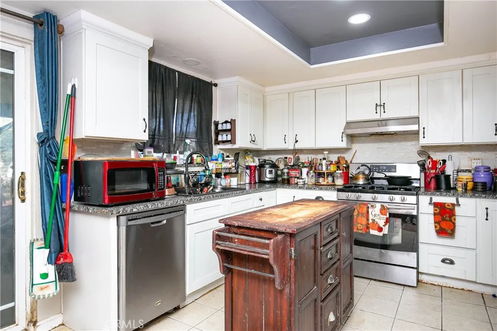 1135 E Nugent, Lancaster, California 93535 home-pic-4