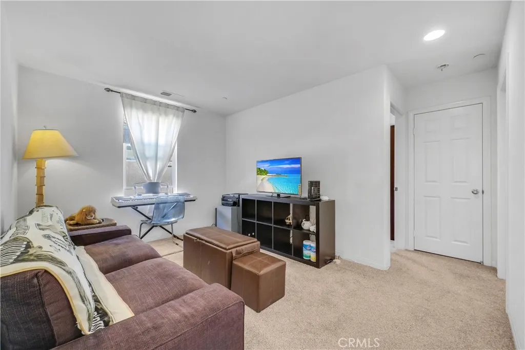 7042 Logsdon, Eastvale, California 92880 home-pic-17
