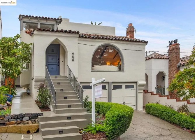 906 Glendome Cir, Oakland, California 94602