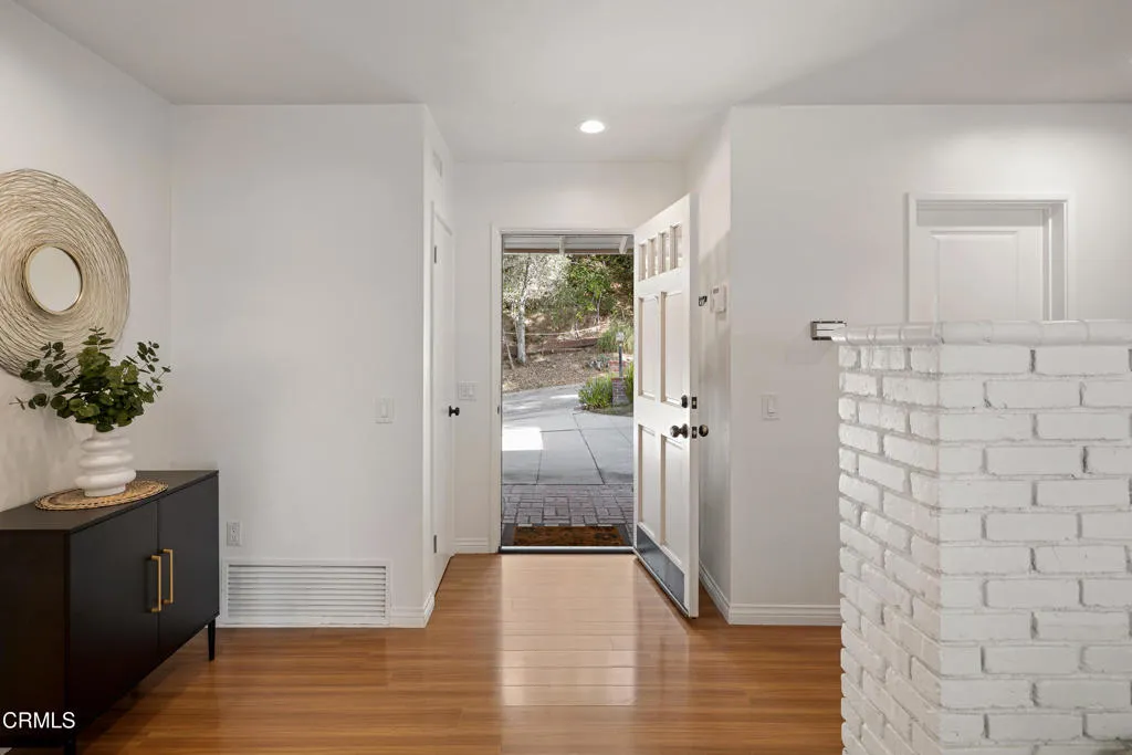 516 Venado Vista Drive, La Canada Flintridge, California 91011 home-pic-2