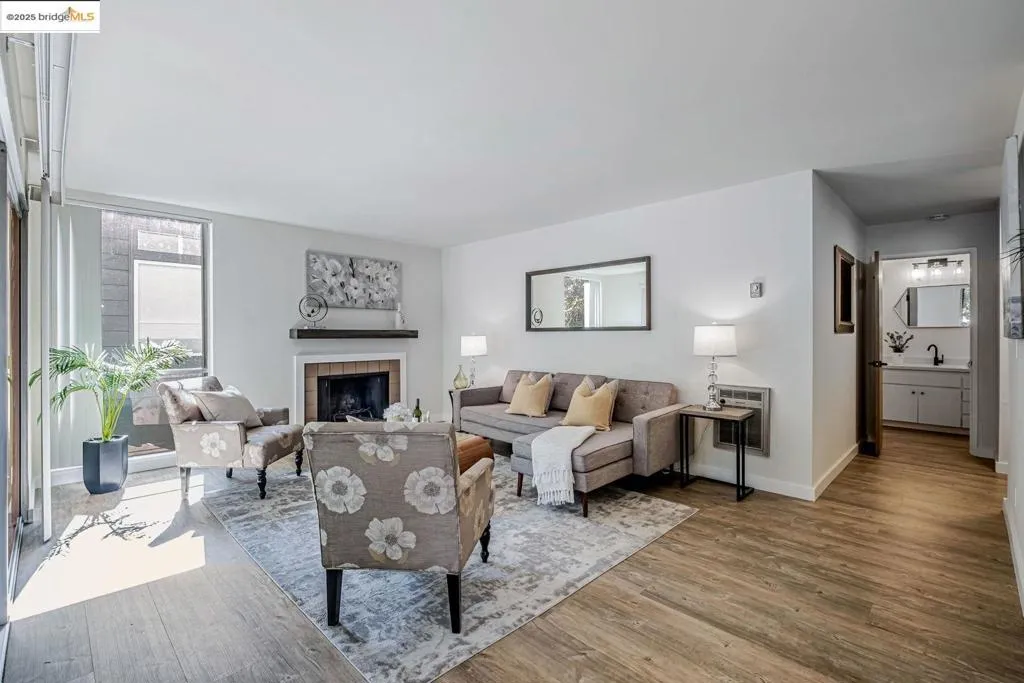 2700 Le Conte Ave 301, Berkeley, California 94709 home-pic-2