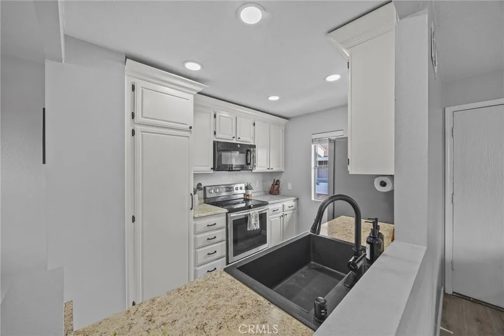 8213 Woodland 40, Buena Park, California 90620 home-pic-16