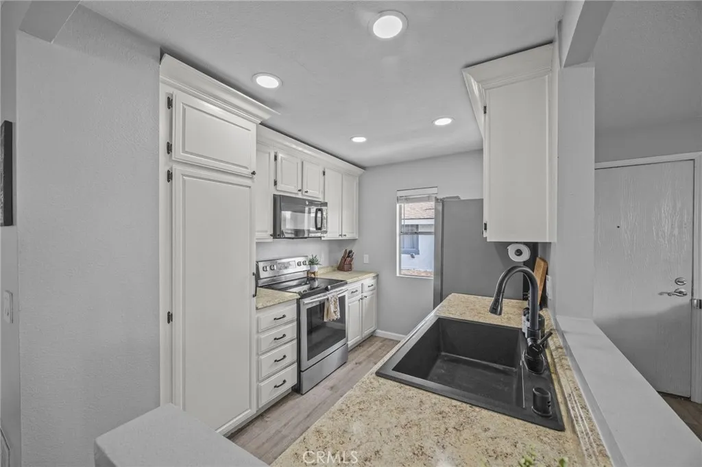8213 Woodland 40, Buena Park, California 90620 home-pic-10