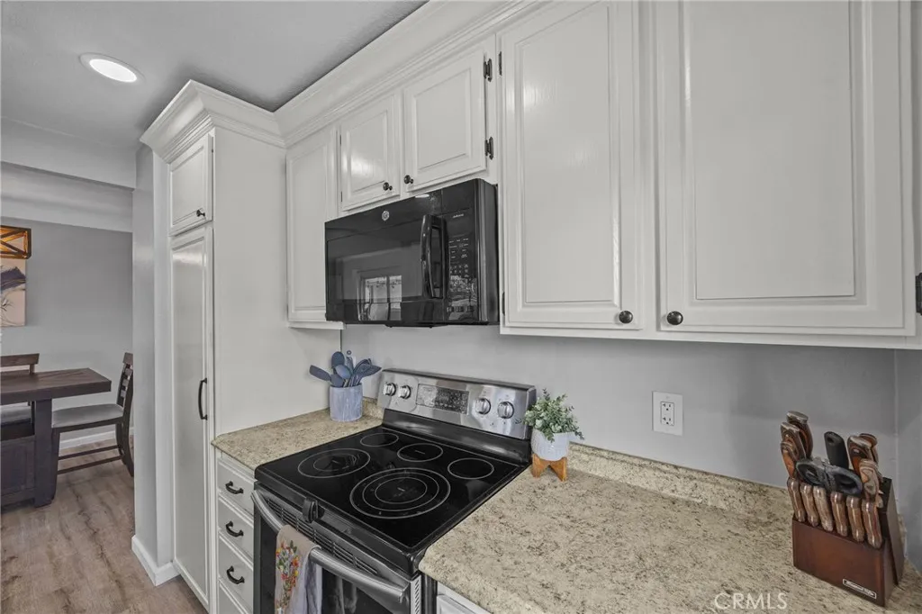 8213 Woodland 40, Buena Park, California 90620 home-pic-14