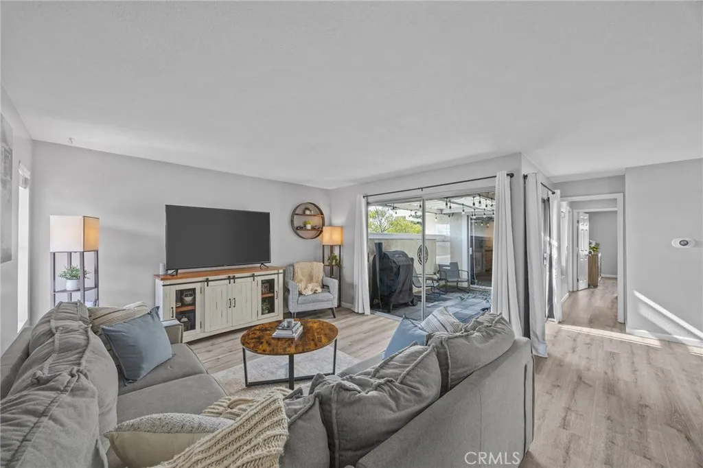 8213 Woodland 40, Buena Park, California 90620 home-pic-6