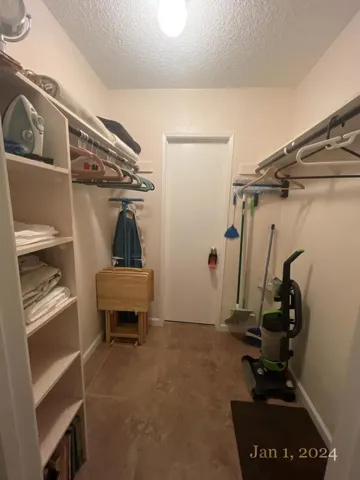 Primary BR Closet (1)