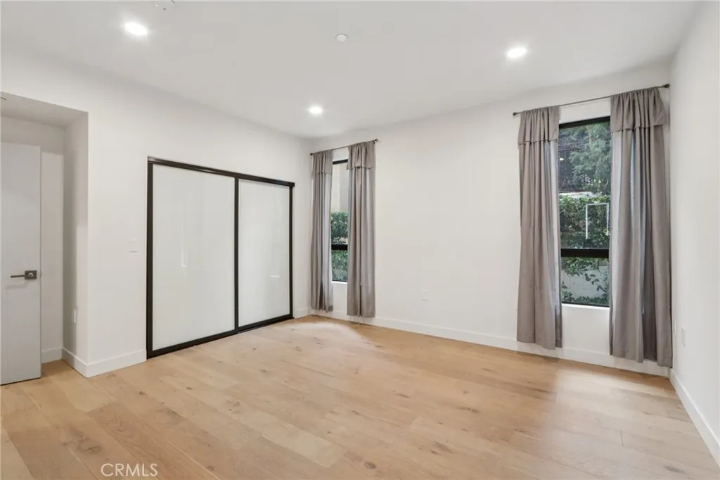 5110 Whitsett Avenue 105, Valley Village, California 91607 home-pic-11