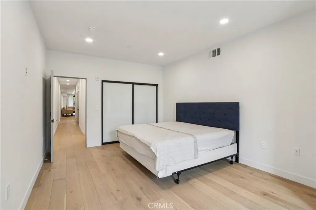 5110 Whitsett Avenue 105, Valley Village, California 91607 home-pic-18