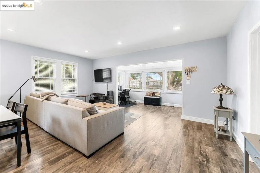 2016 104th Ave, Oakland, California 94603 home-pic-15