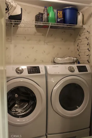 Front load washer and dryer on pedestals