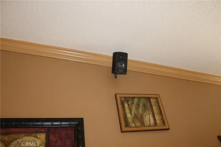 Surrond sound, wall mount speakers