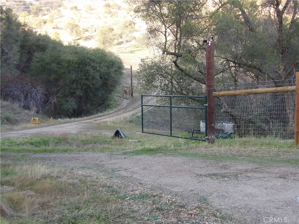 38967 Deerbrook Ln, Squaw Valley, California 93675 home-pic-37