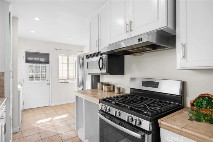 16154 Gilmore, Van Nuys, California 91406