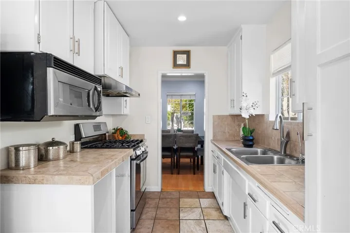 16154 Gilmore, Van Nuys, California 91406
