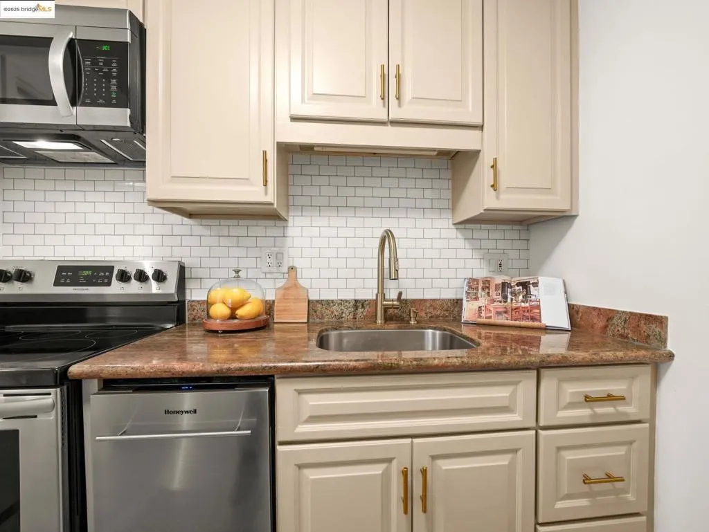 1321 Webster St D212, Alameda, California 94501 home-pic-29
