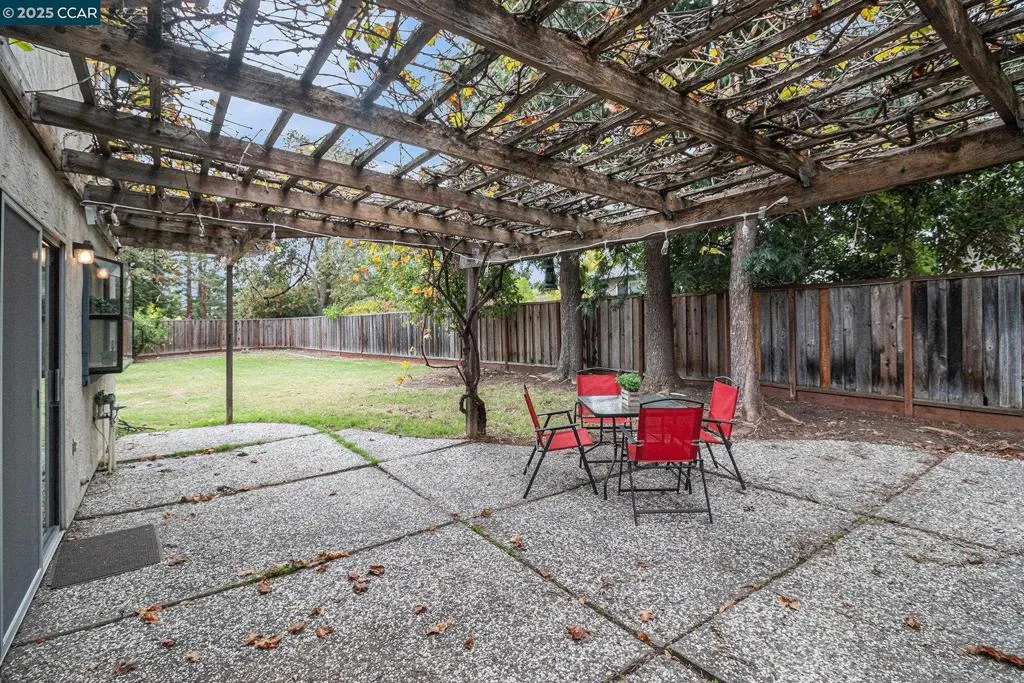 282 Coldsprings Ct, Martinez, California 94553 home-pic-20