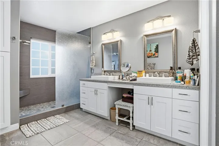517 Louisville, Hemet, California 92545