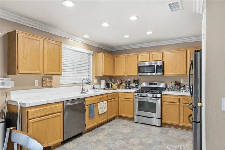 517 Louisville, Hemet, California 92545