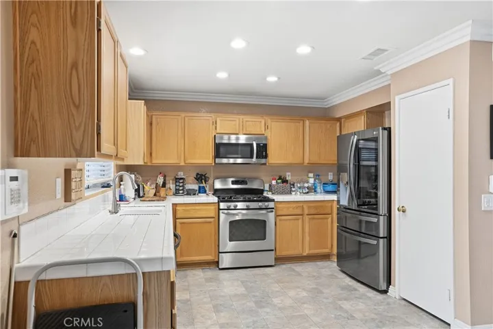 517 Louisville, Hemet, California 92545