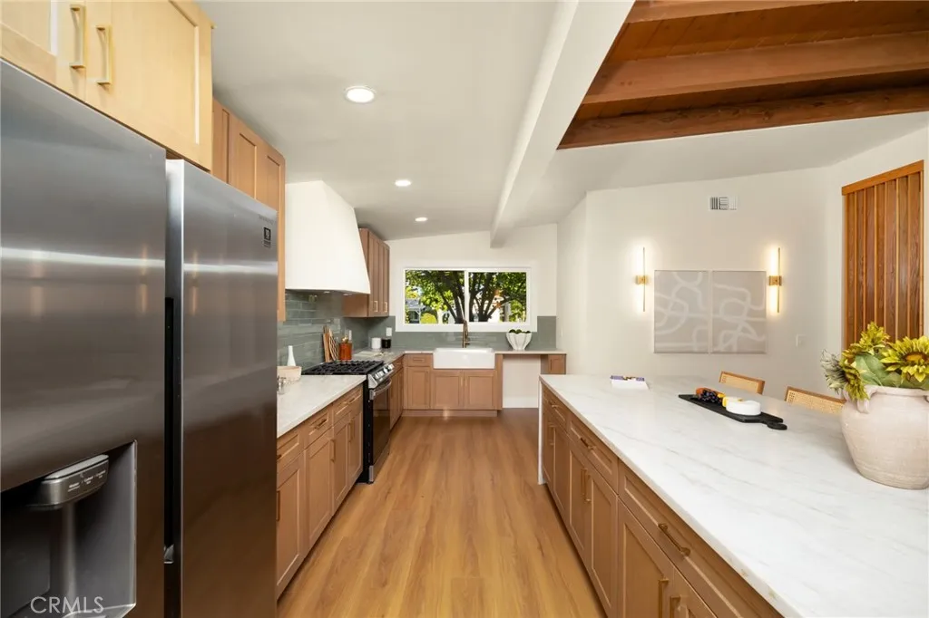 5611 Babbitt, Encino, California 91316 home-pic-15
