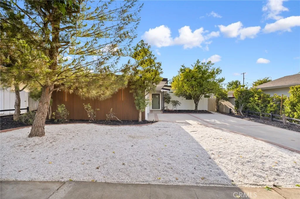 5611 Babbitt, Encino, California 91316 home-pic-36