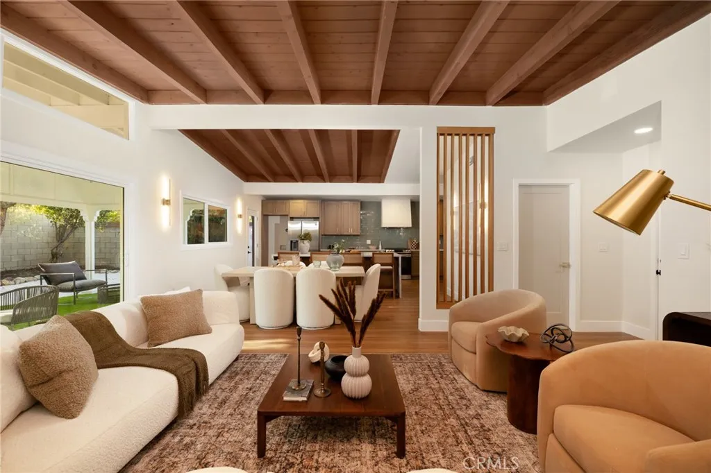 5611 Babbitt, Encino, California 91316 home-pic-11
