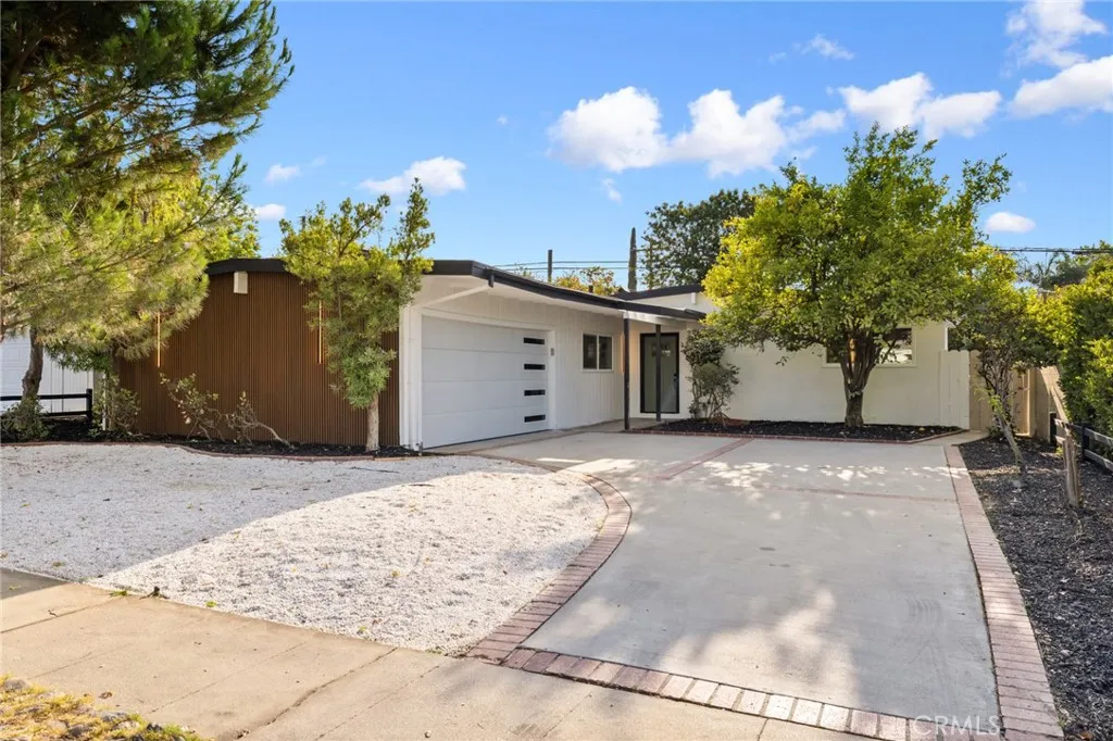 5611 Babbitt, Encino, California 91316 home-pic-41